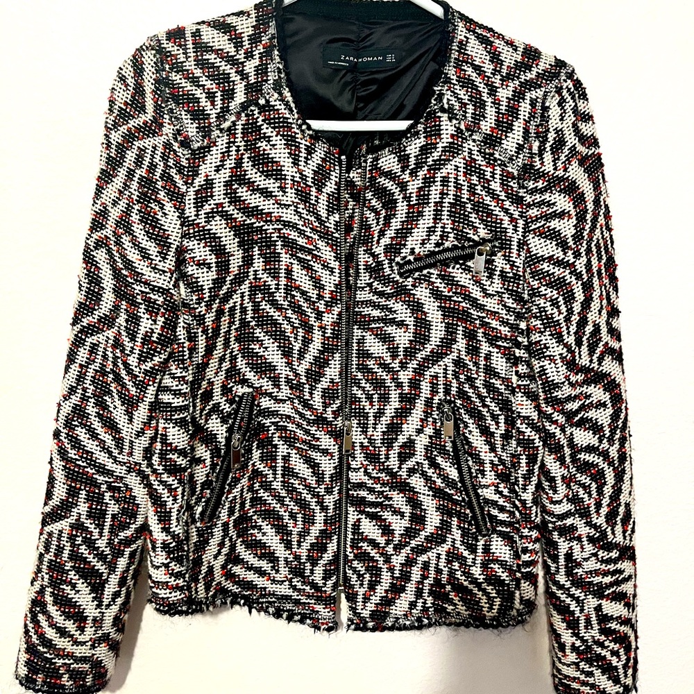 Zara Woman 2 piece skirt suit.  Size small.